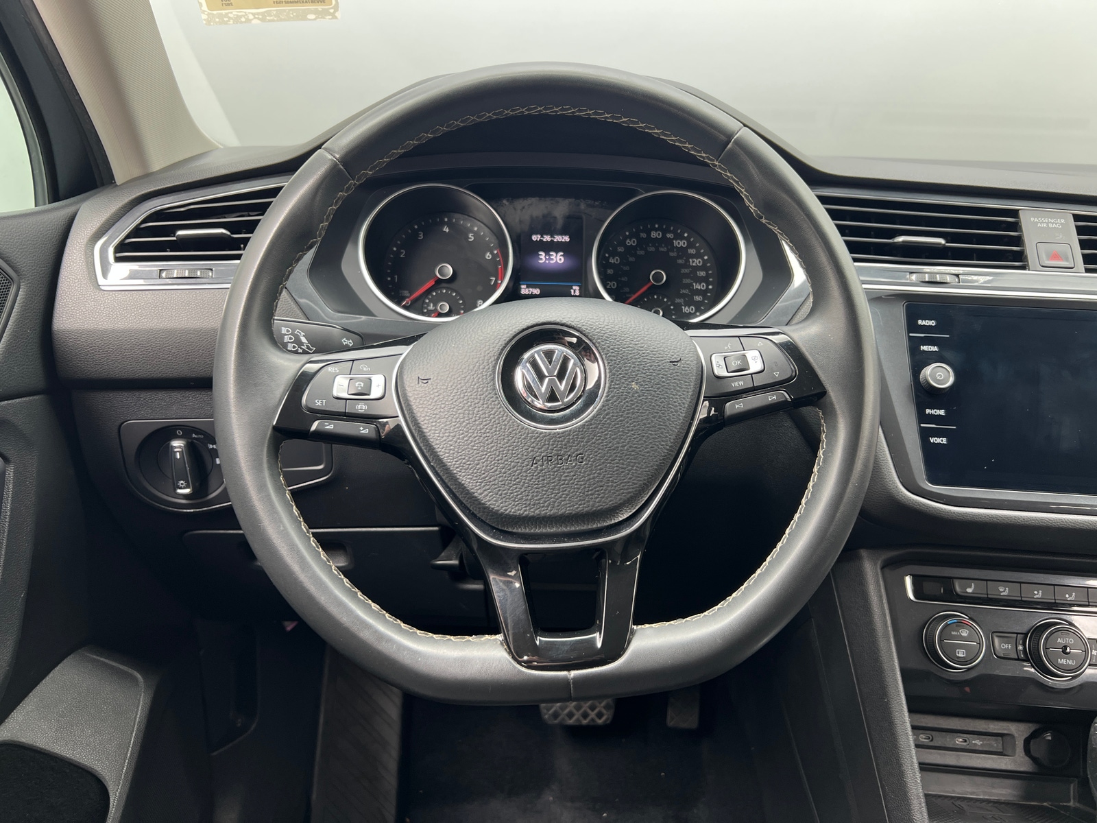 Thumbnail: 2021 Volkswagen Tiguan - 4