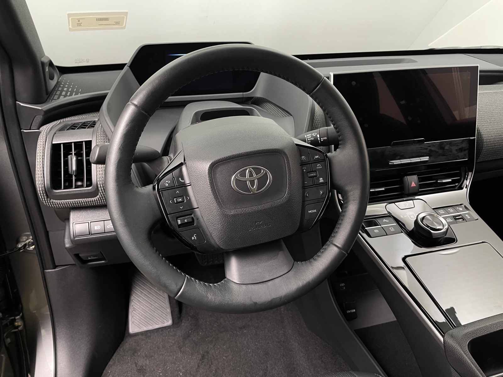 Thumbnail: 2024 Toyota bZ4X - 4