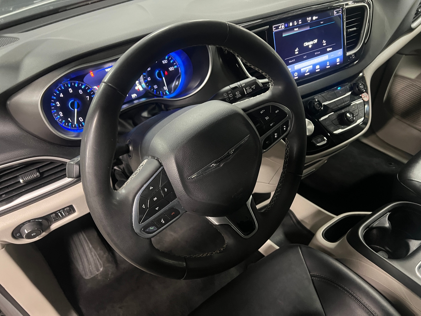 Thumbnail: 2024 Chrysler Pacifica - 4