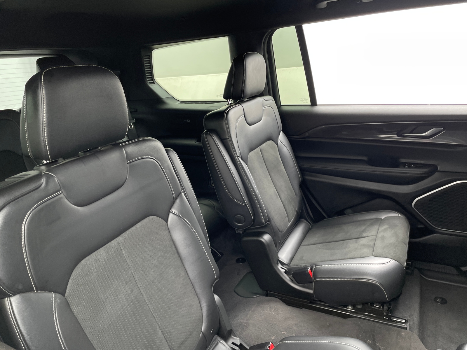 Thumbnail: 2022 Jeep Grand Cherokee L - 5