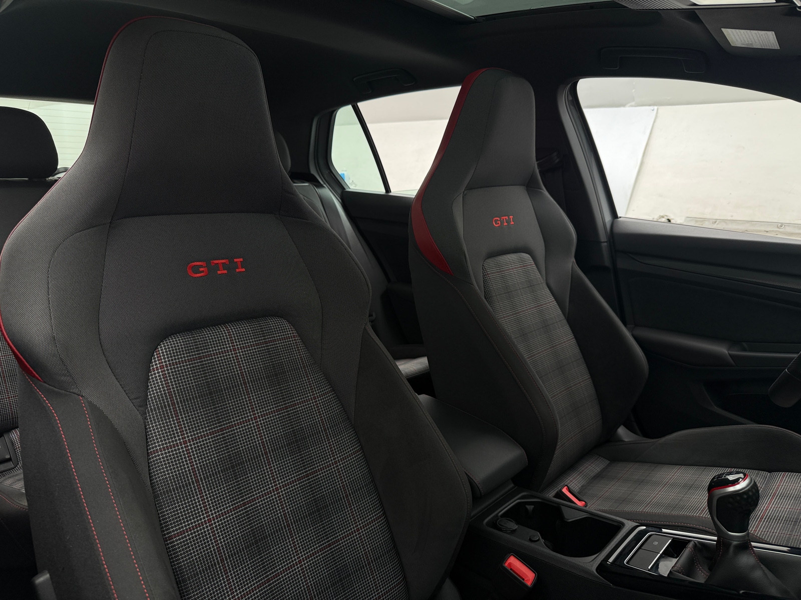 Thumbnail: 2023 Volkswagen Golf - 2