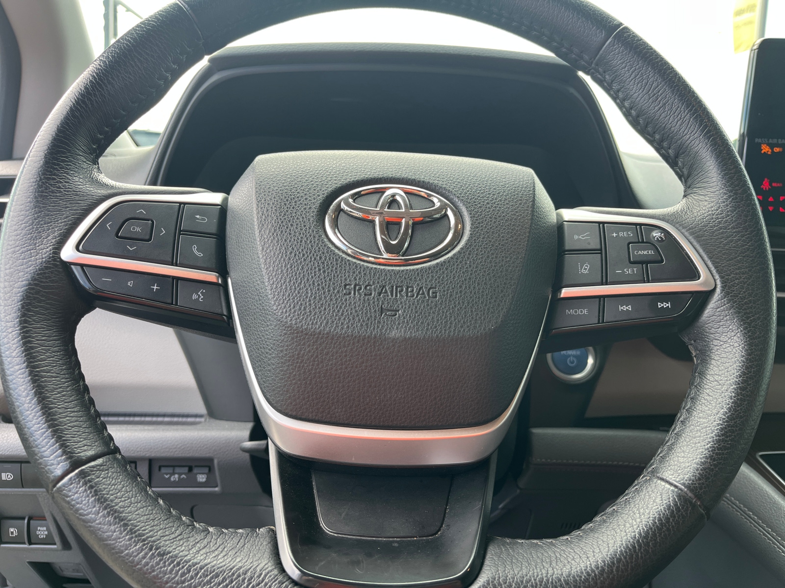 Thumbnail: 2023 Toyota Sienna - 4