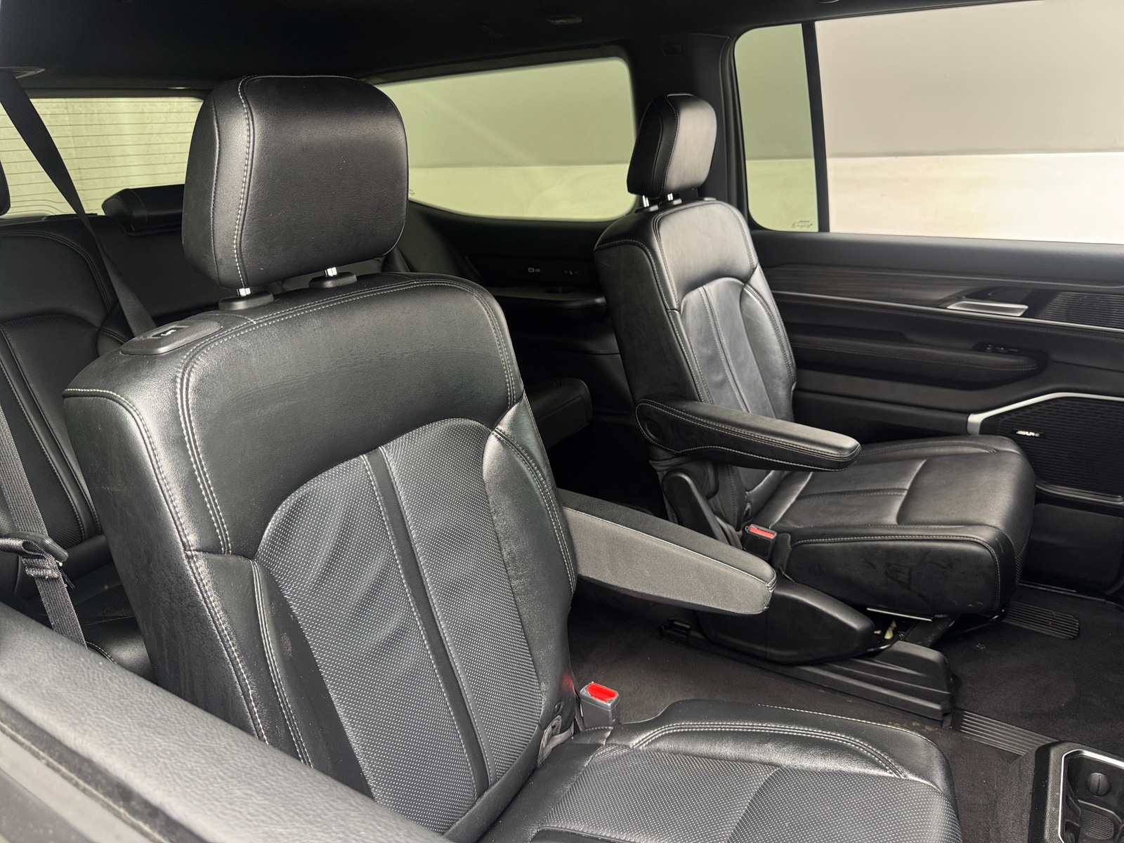 Thumbnail: 2024 Jeep Wagoneer - 5