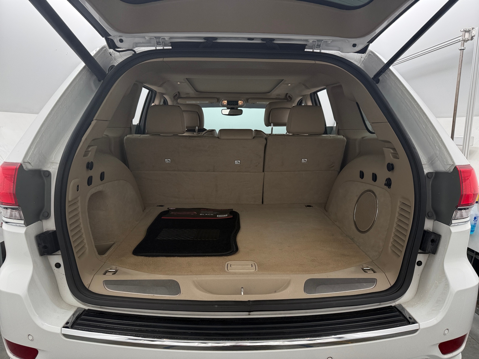 Thumbnail: 2020 Jeep Grand Cherokee - 6