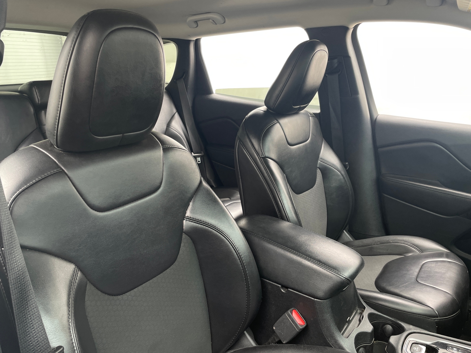 Thumbnail: 2019 Jeep Cherokee - 2