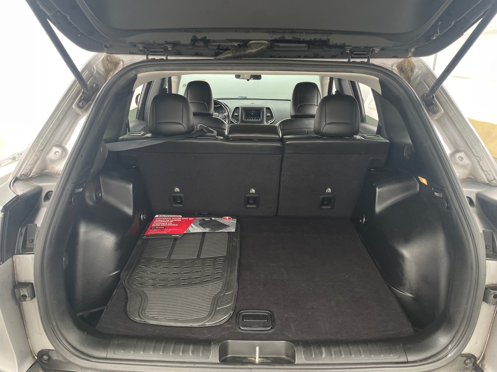 Thumbnail: 2019 Jeep Cherokee - 7