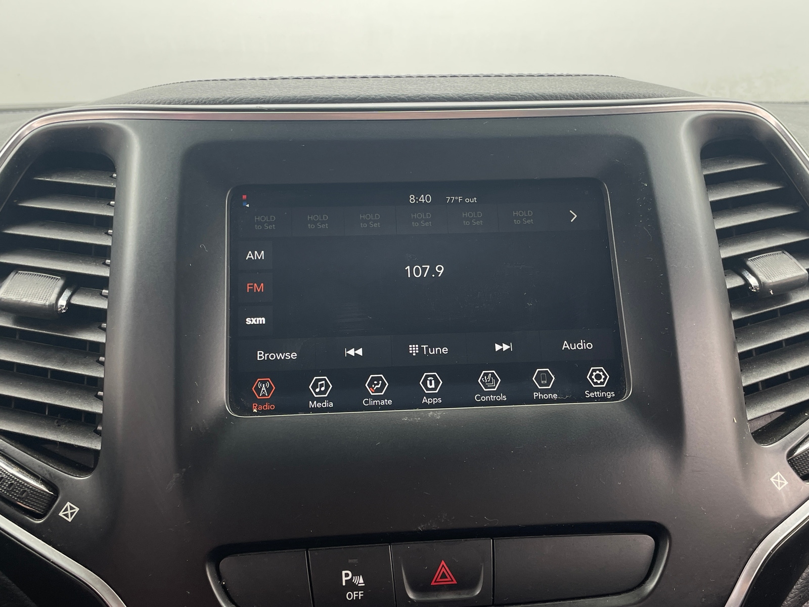 Thumbnail: 2019 Jeep Cherokee - 4