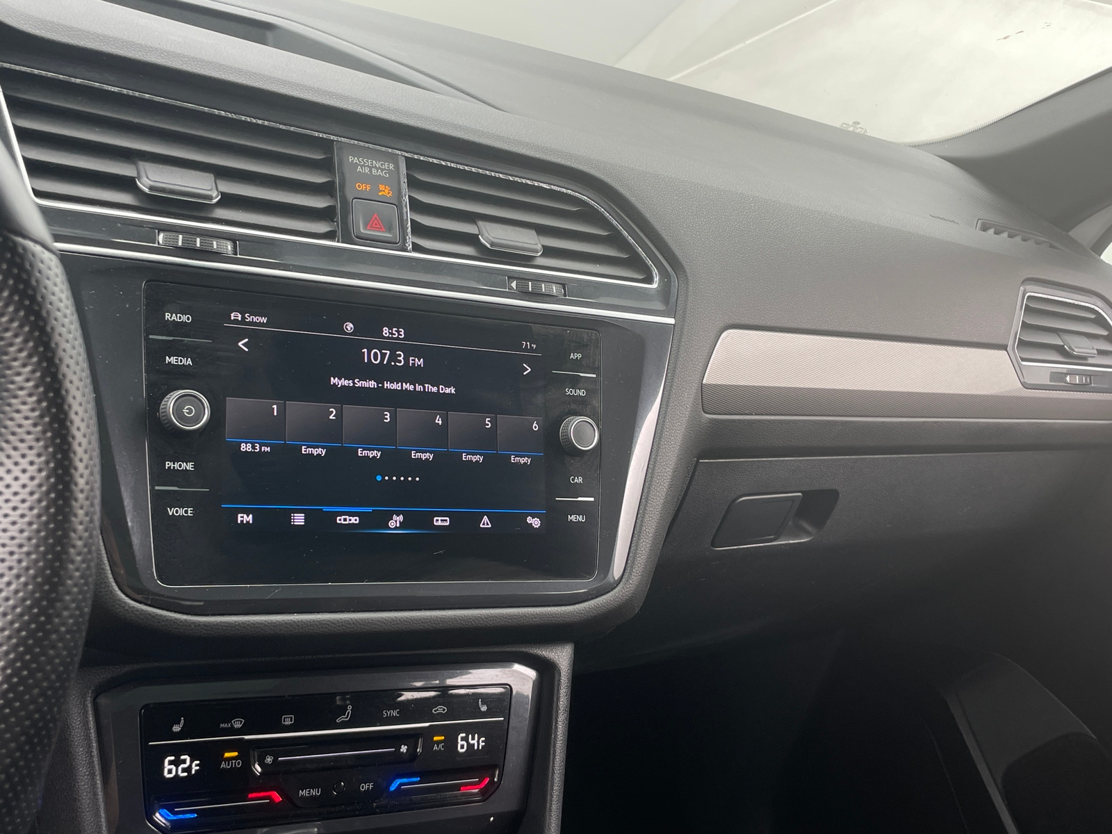Thumbnail: 2022 Volkswagen Tiguan - 4