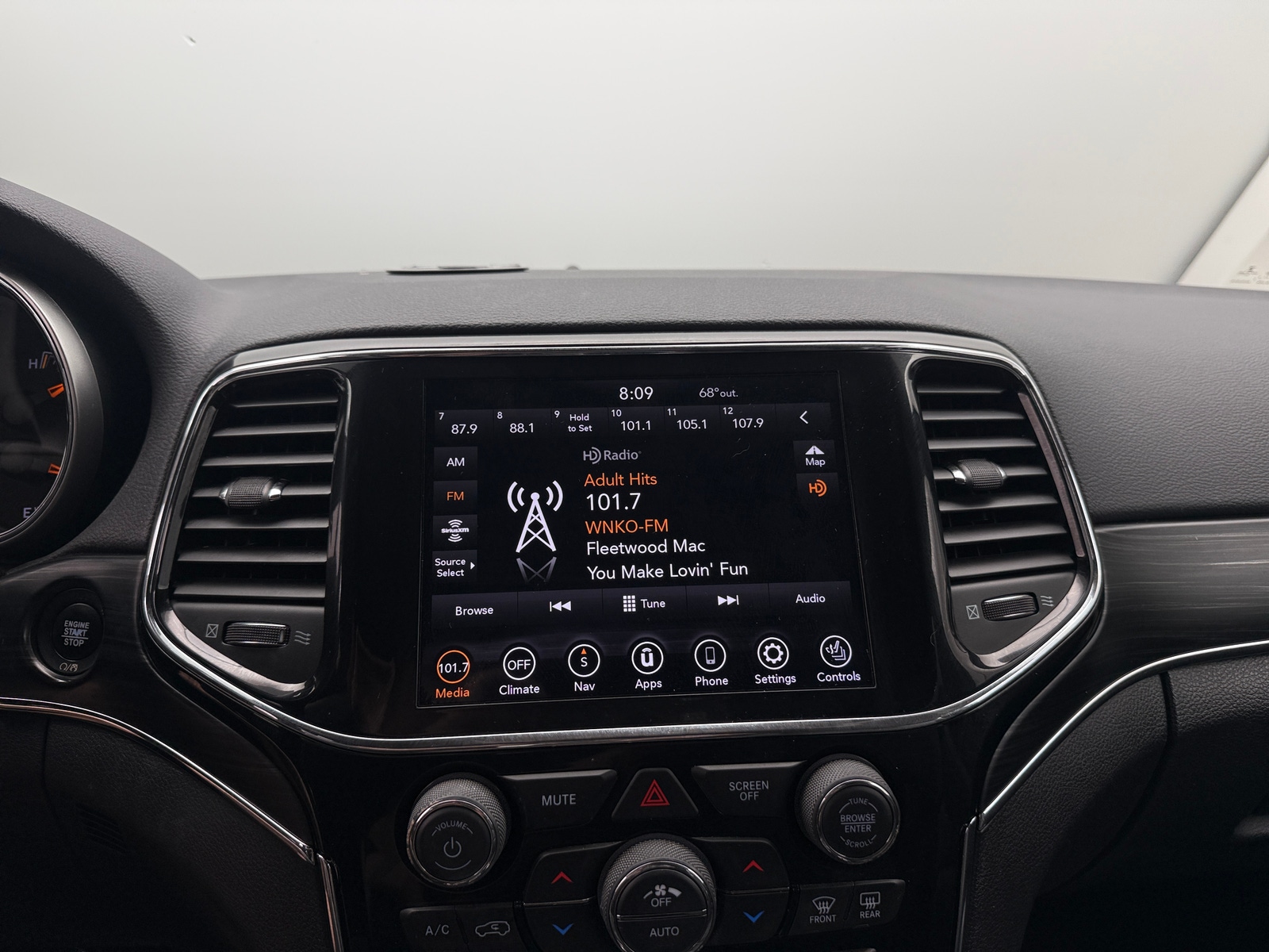 Thumbnail: 2020 Jeep Grand Cherokee - 3