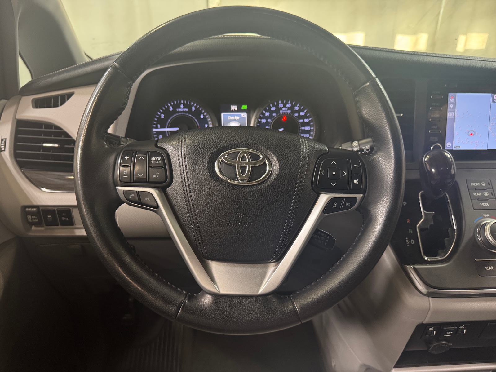 Thumbnail: 2018 Toyota Sienna - 4