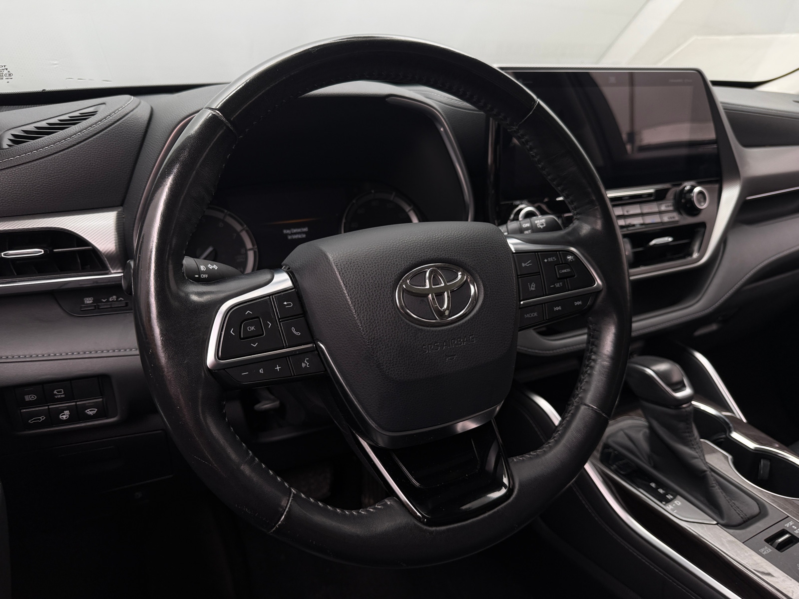 Thumbnail: 2020 Toyota Highlander - 4