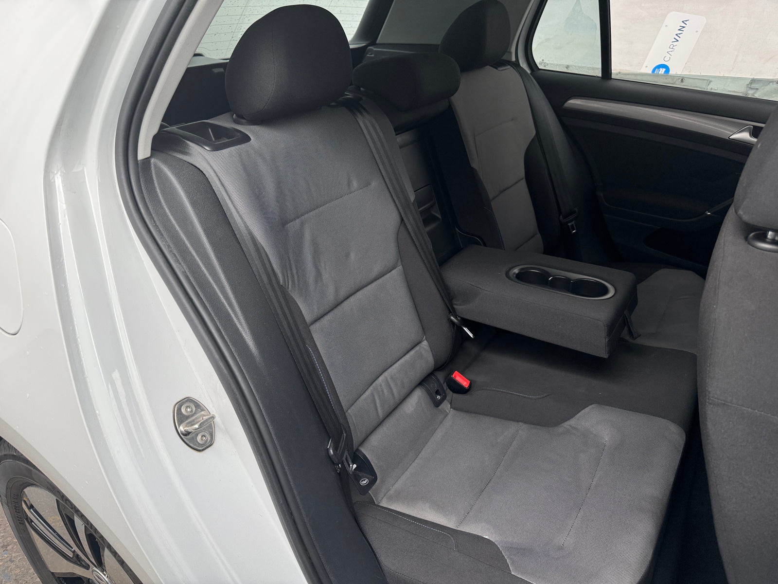Thumbnail: 2016 Volkswagen e-Golf - 6