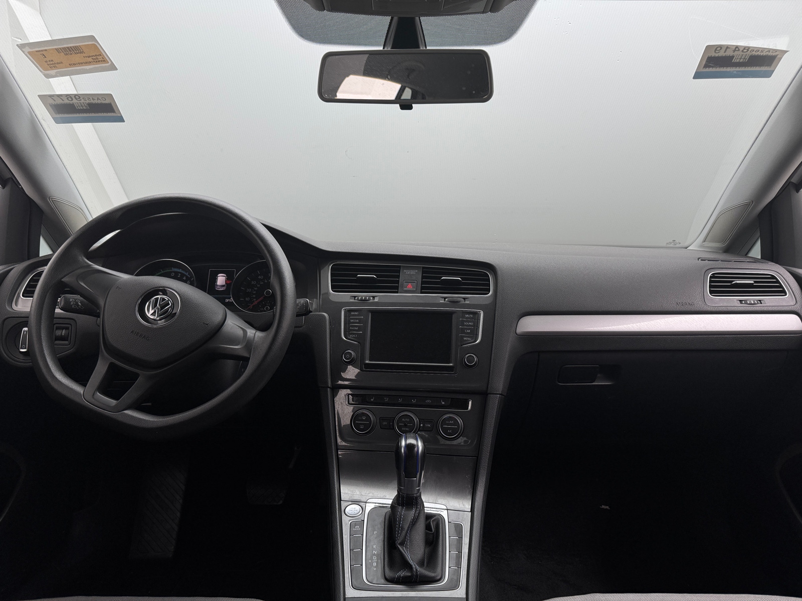 Thumbnail: 2016 Volkswagen e-Golf - 3
