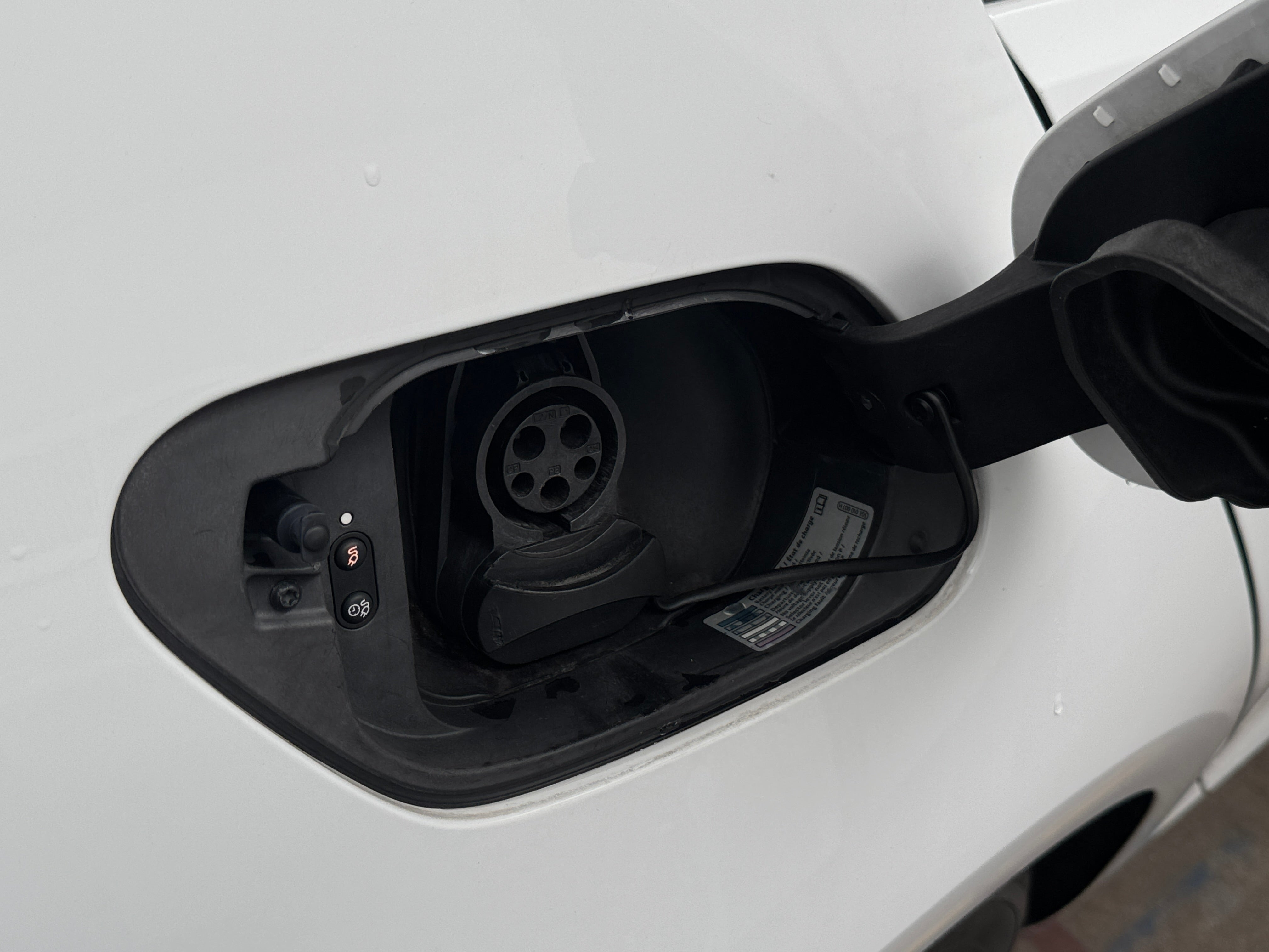 Used 2016 Volkswagen e-Golf e-Golf SE with VIN WVWKP7AU6GW914839 for sale in Oak Creek, WI