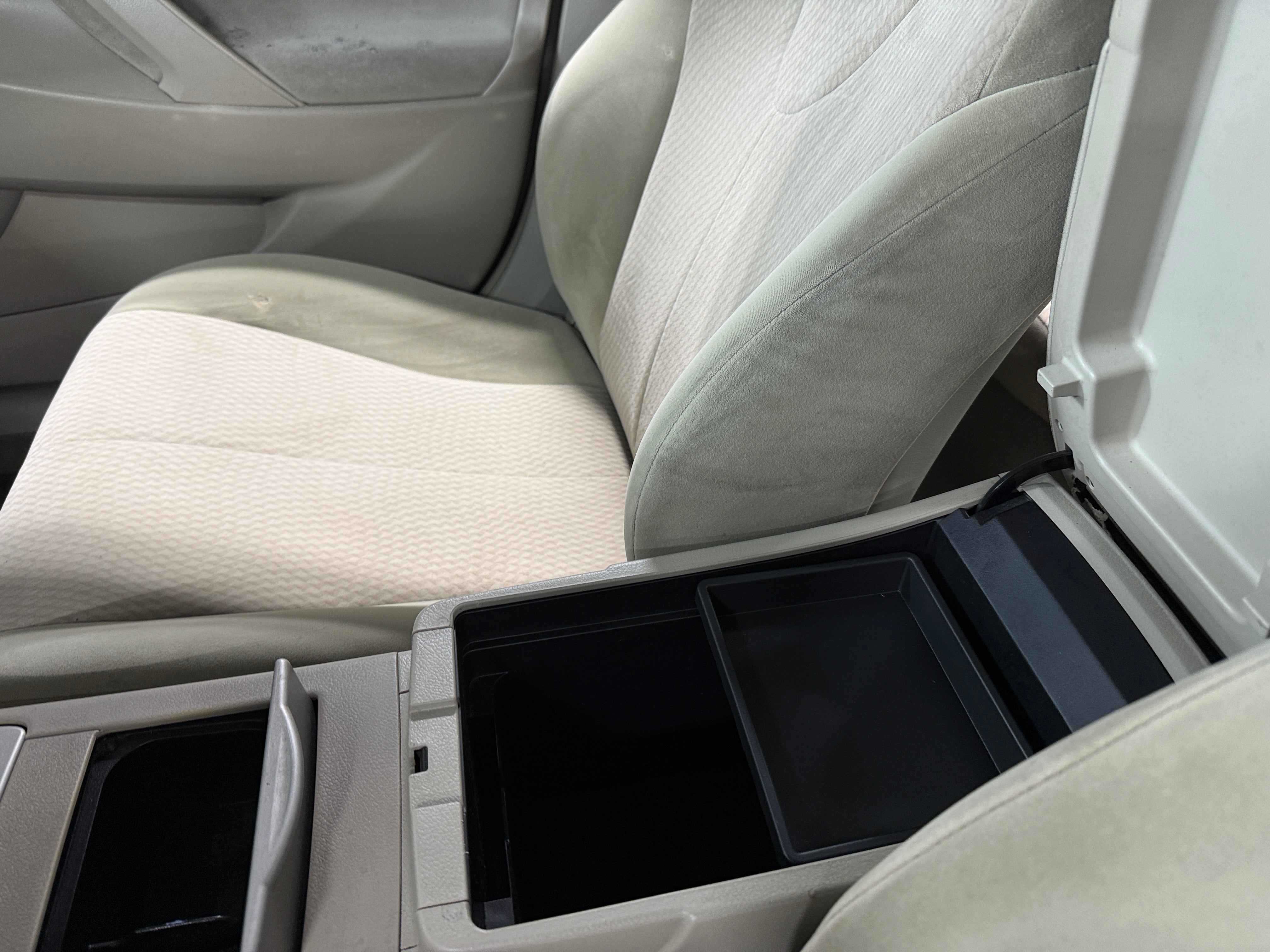 2010 Toyota Camry LE - Photo 12