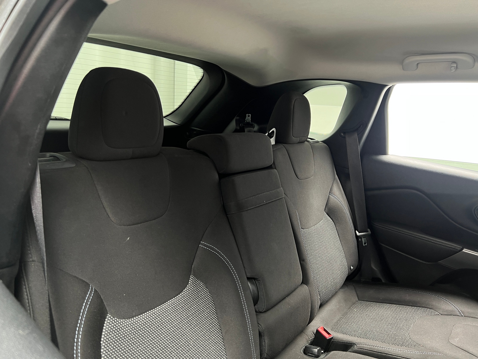Thumbnail: 2019 Jeep Cherokee - 6
