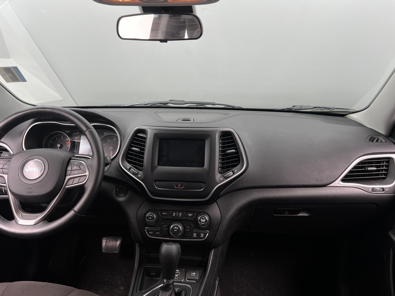Thumbnail: 2019 Jeep Cherokee - 3