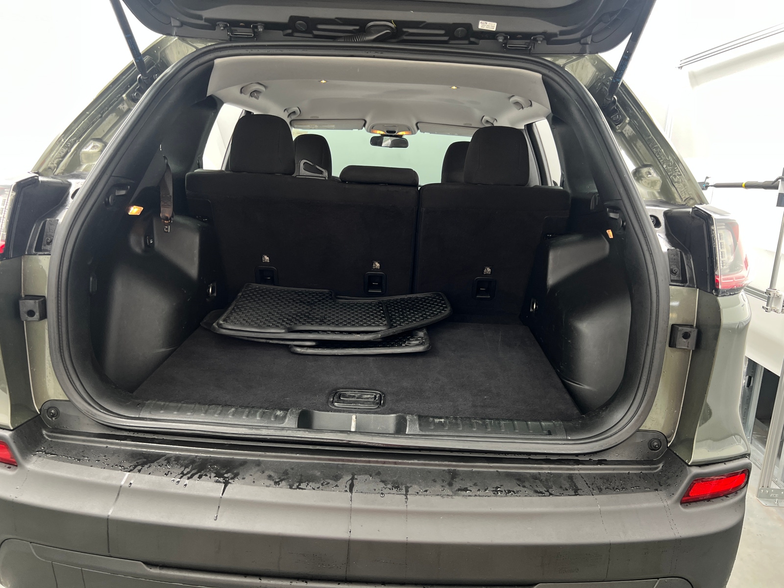 Thumbnail: 2019 Jeep Cherokee - 7