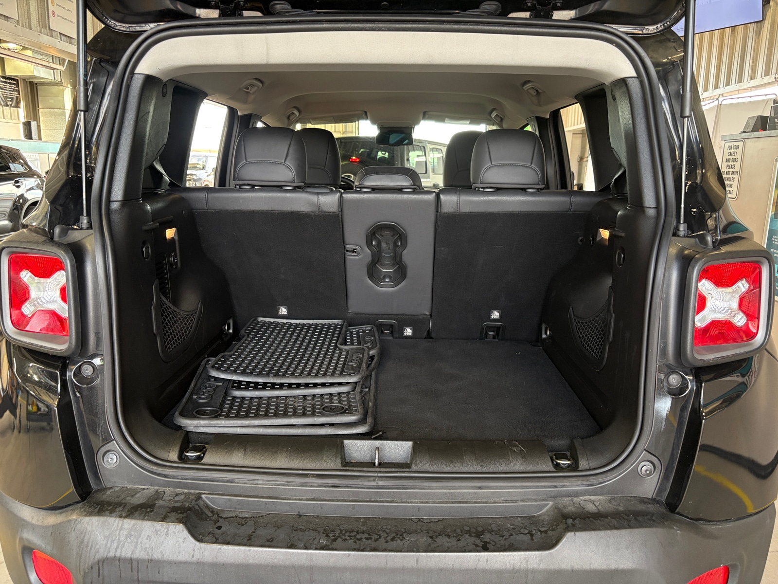 Thumbnail: 2017 Jeep Renegade - 6