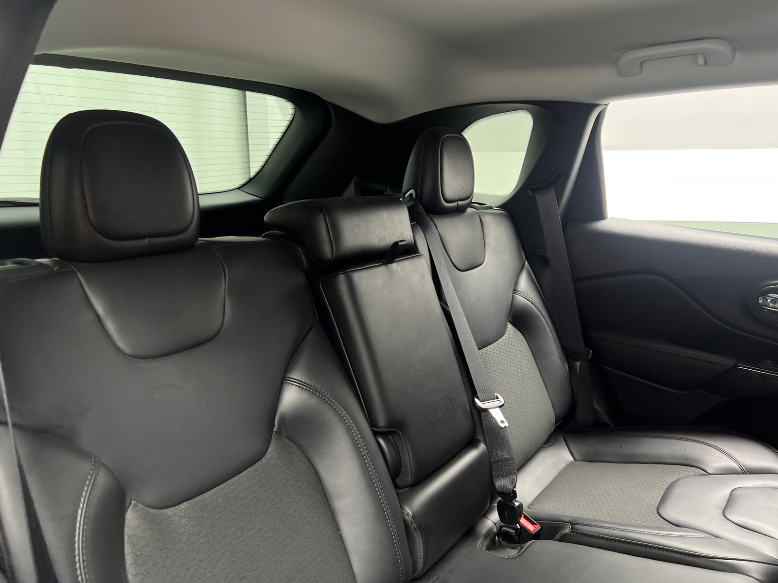 Thumbnail: 2021 Jeep Cherokee - 6
