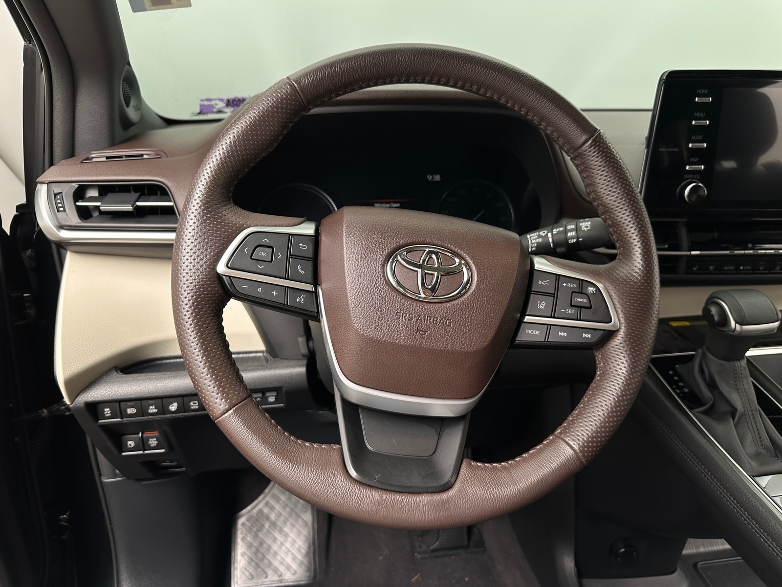 Thumbnail: 2023 Toyota Sienna - 4