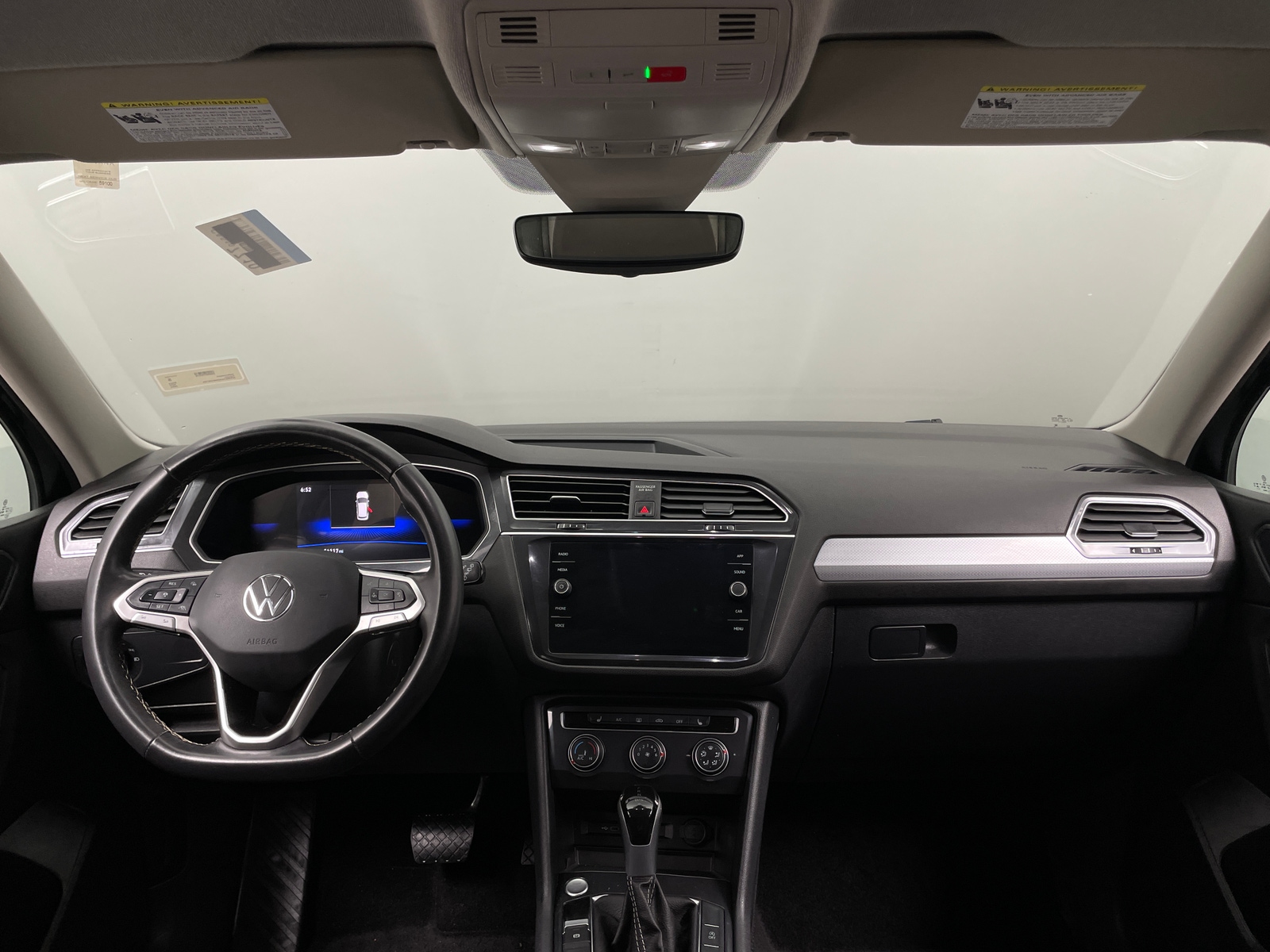 Thumbnail: 2024 Volkswagen Tiguan - 3