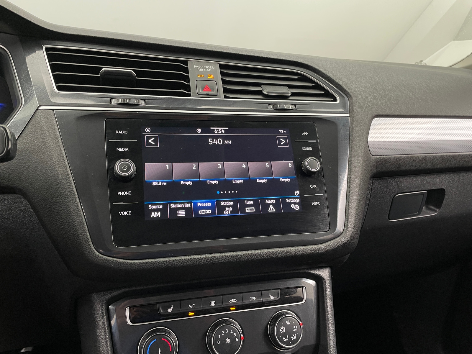 Thumbnail: 2024 Volkswagen Tiguan - 4
