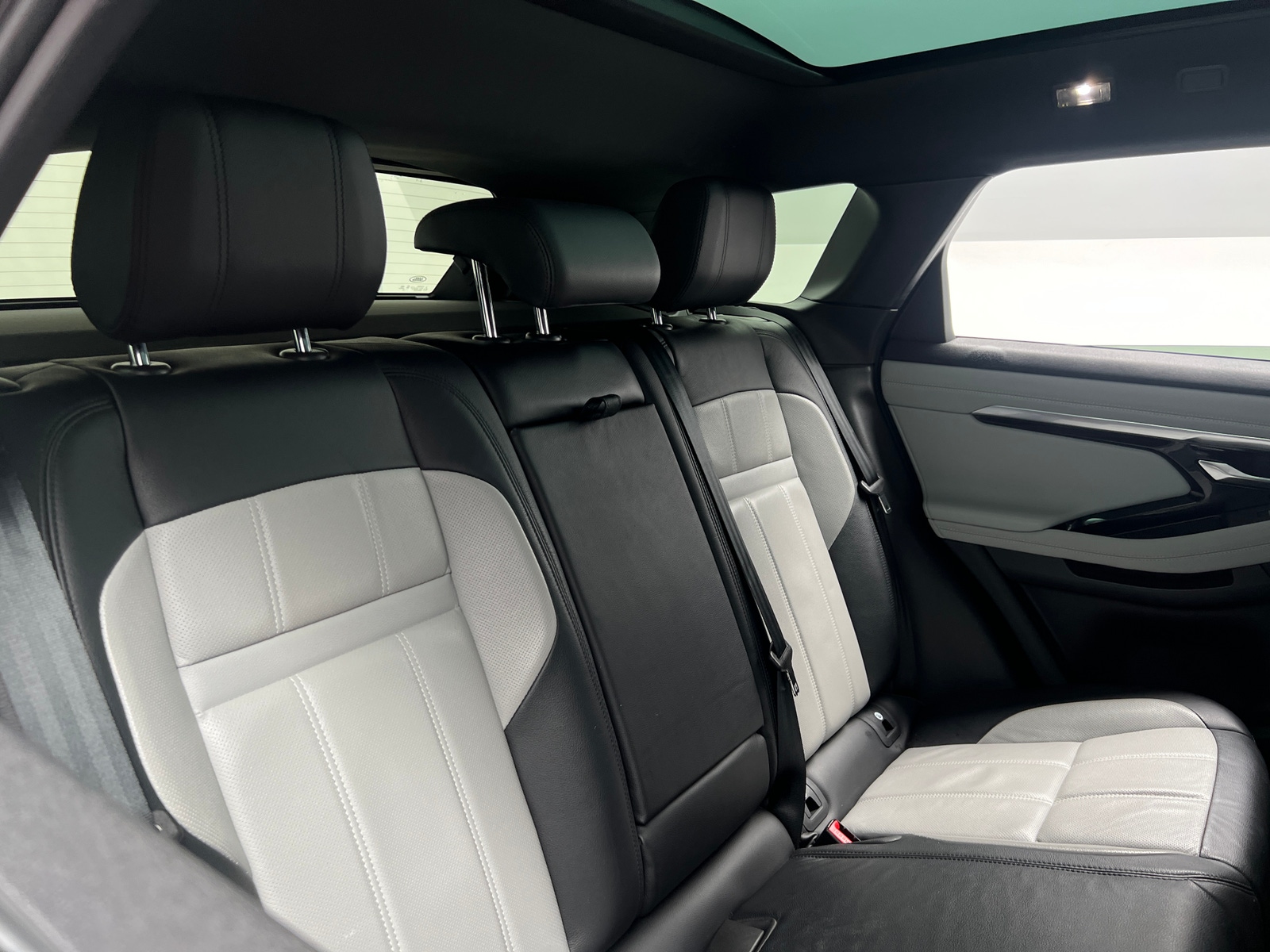 Thumbnail: 2020 Land Rover Range Rover Evoque - 5