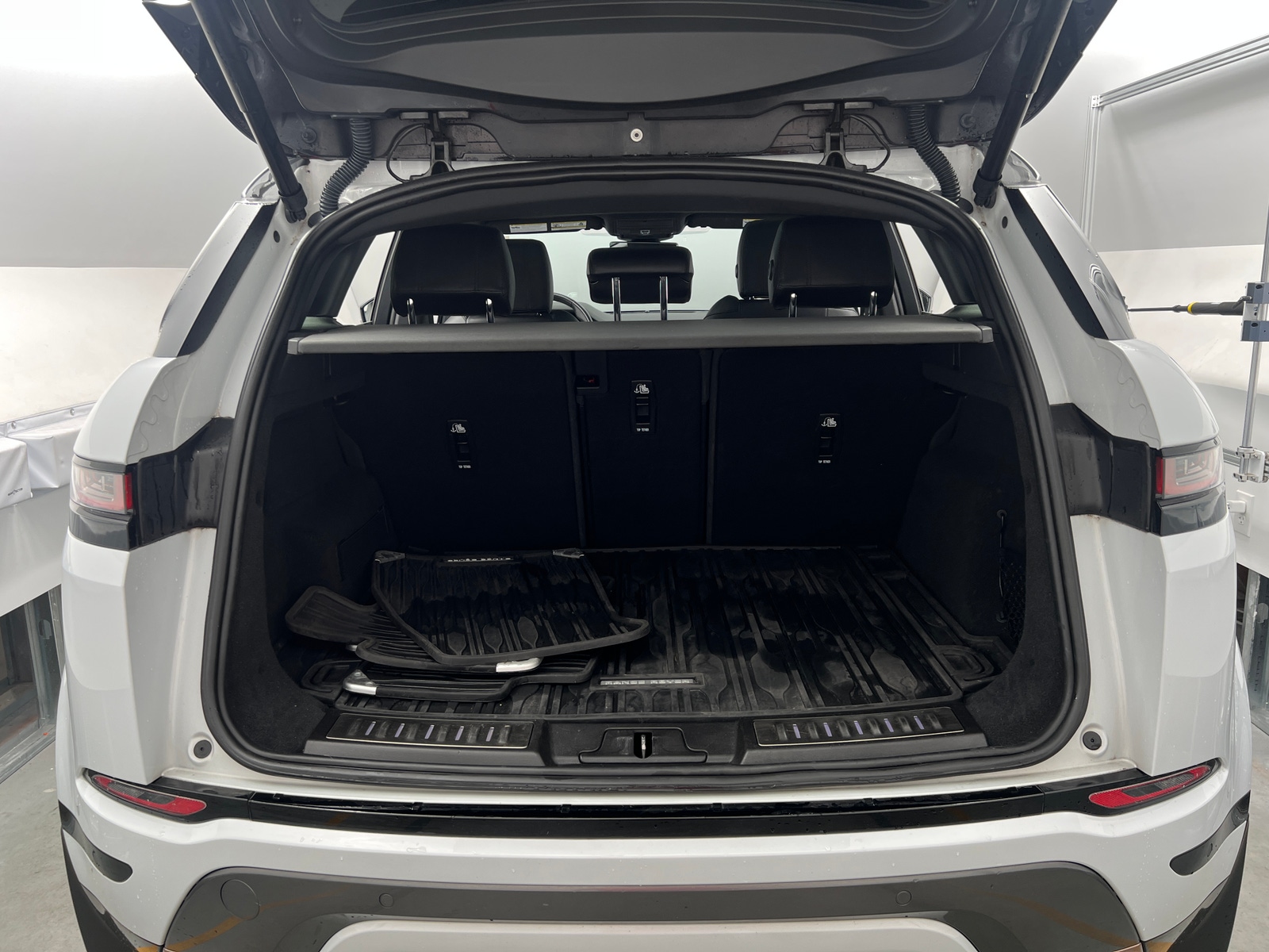 Thumbnail: 2020 Land Rover Range Rover Evoque - 6