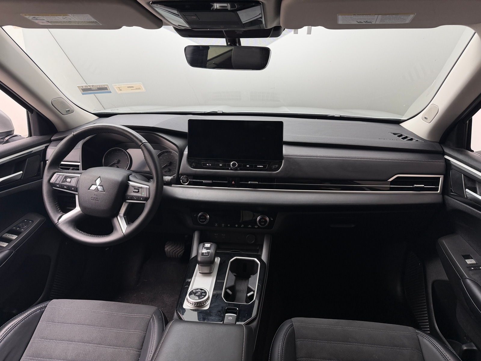 Thumbnail: 2025 Mitsubishi Outlander - 2