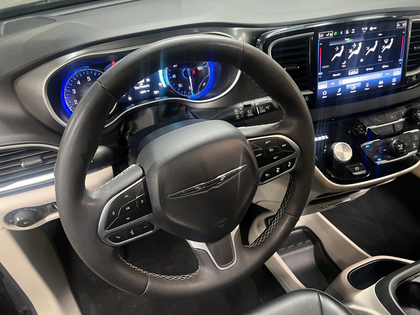 Thumbnail: 2024 Chrysler Pacifica - 4
