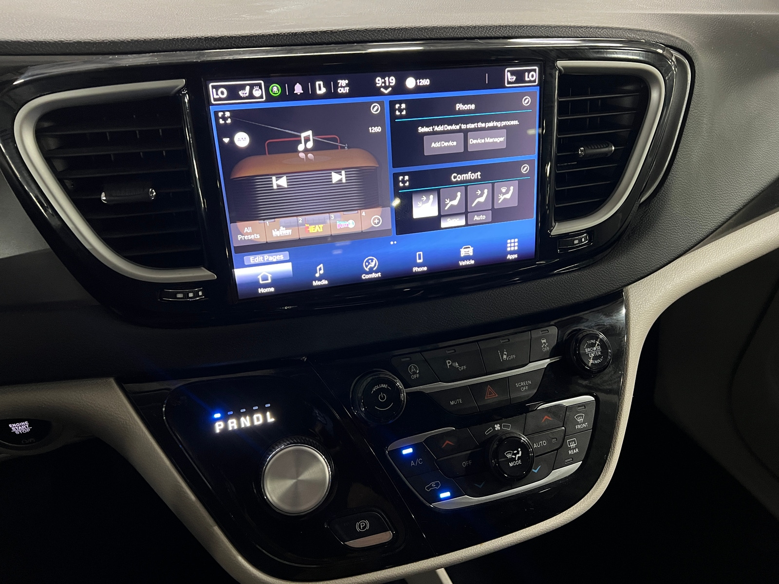 Thumbnail: 2024 Chrysler Pacifica - 3