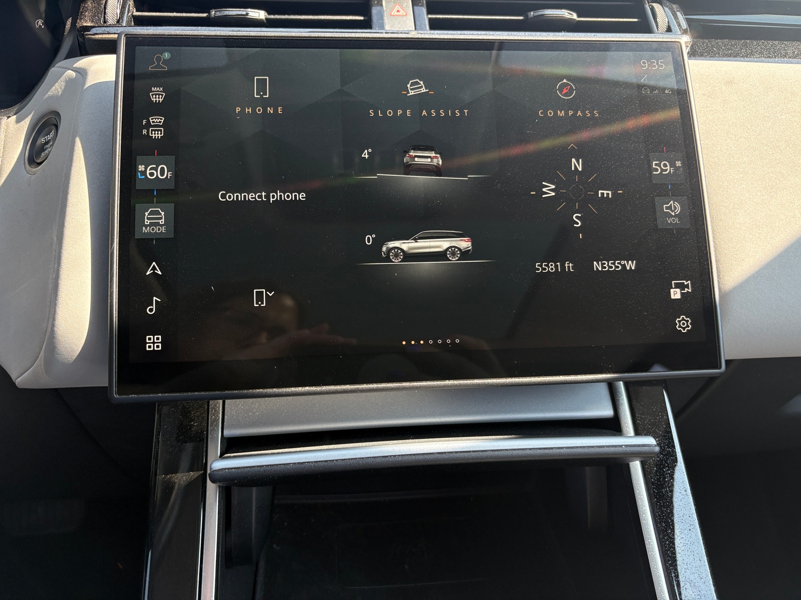 Thumbnail: 2025 Land Rover Range Rover Velar - 3