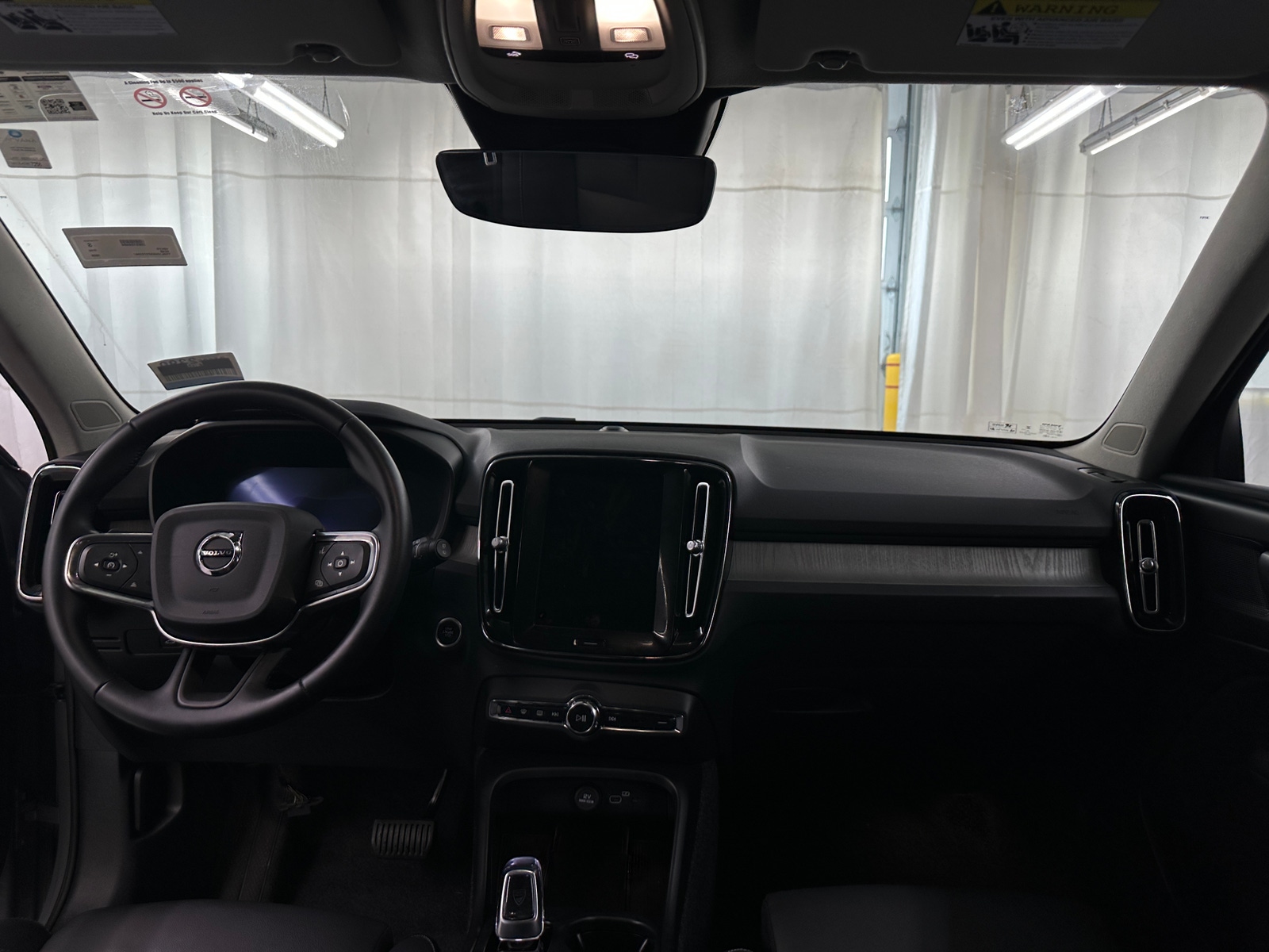 Thumbnail: 2026 Volvo XC40 - 2