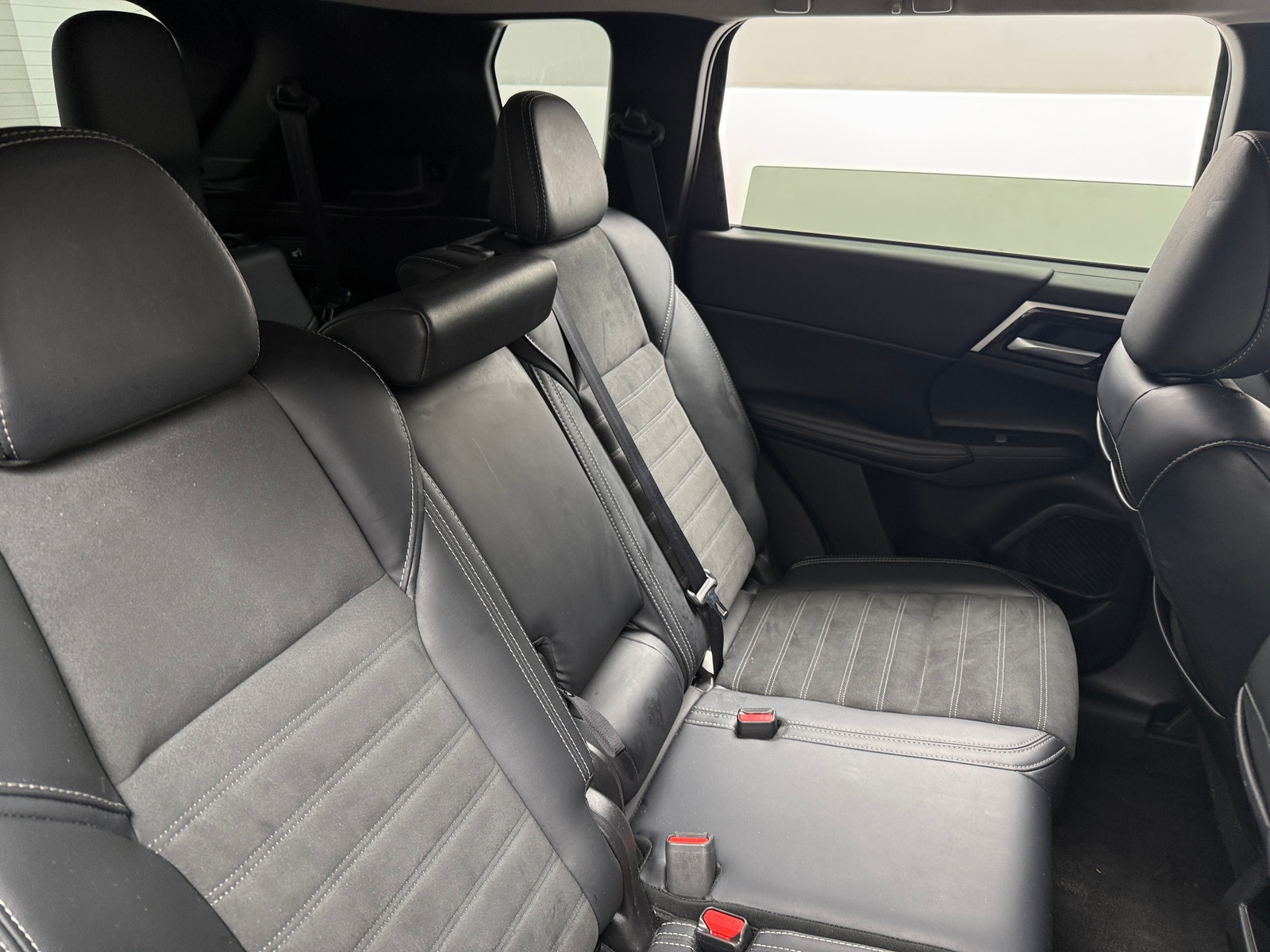 Thumbnail: 2024 Mitsubishi Outlander - 5