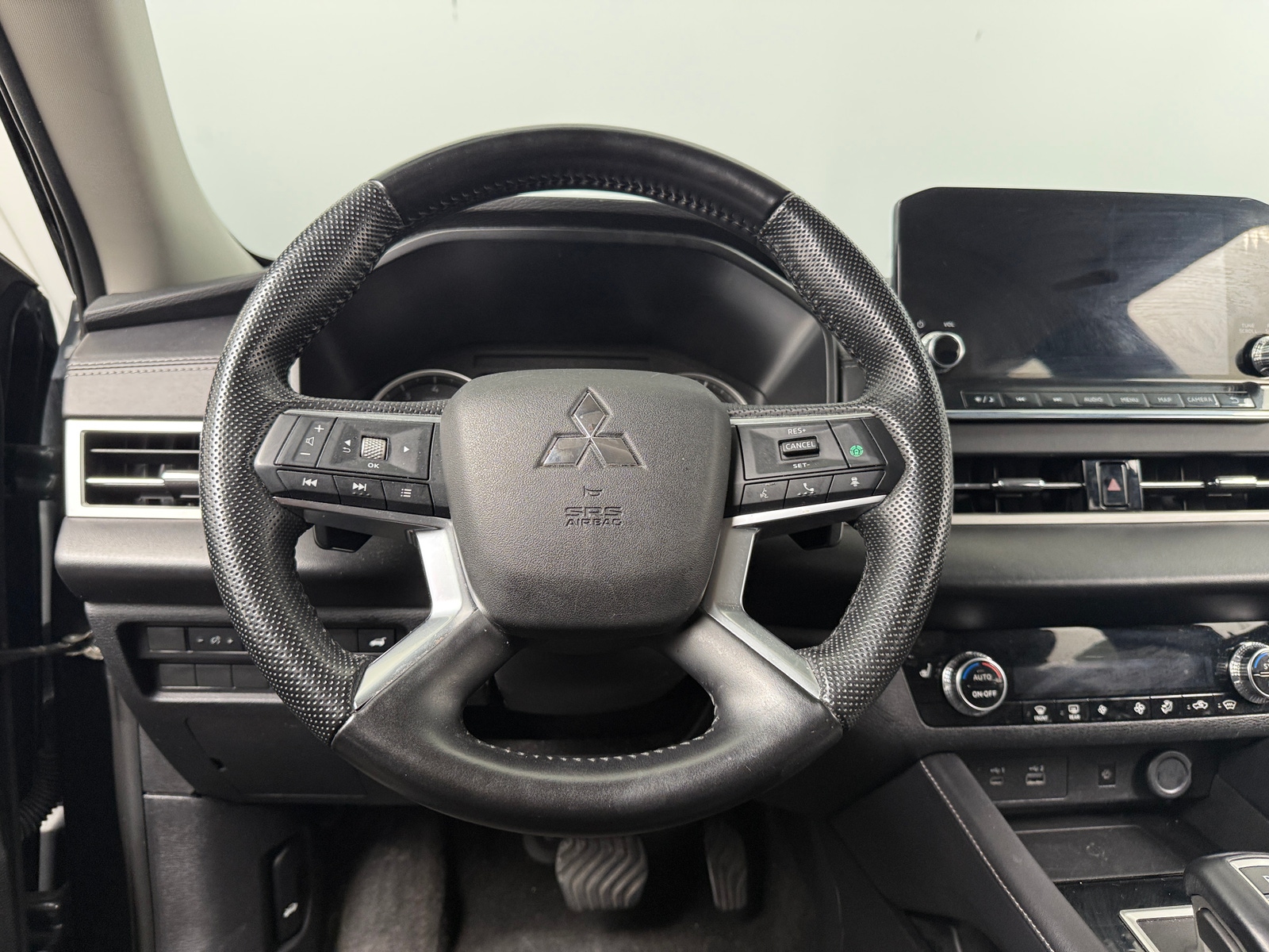 Thumbnail: 2024 Mitsubishi Outlander - 4