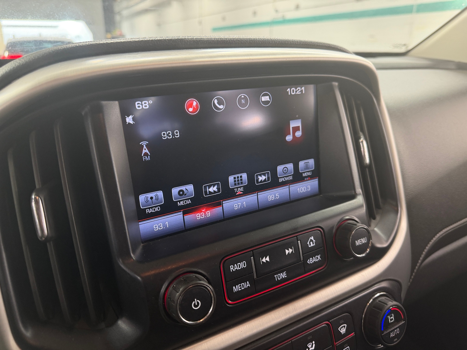 Thumbnail: 2016 GMC Canyon - 3