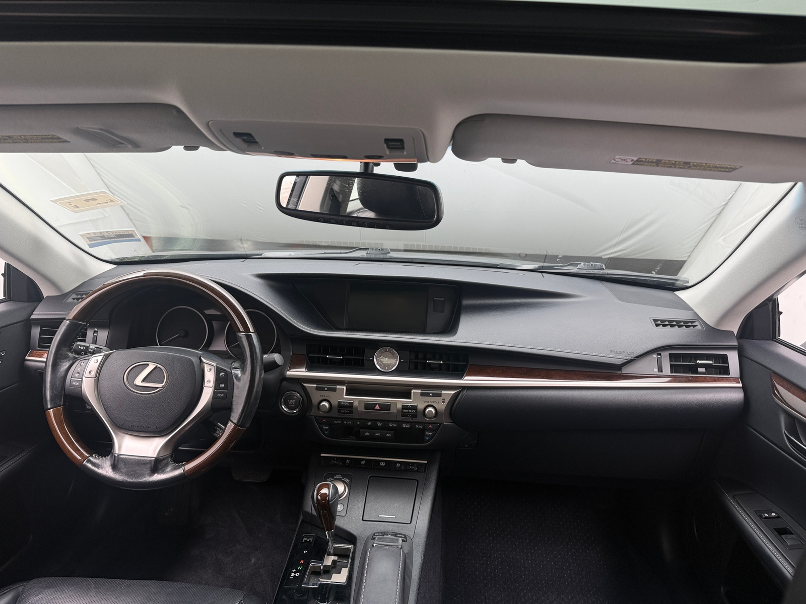 Thumbnail: 2015 Lexus ES - 2