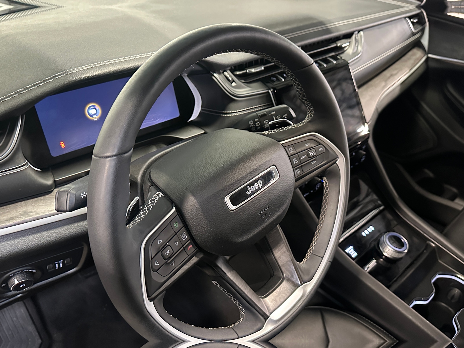 Thumbnail: 2024 Jeep Grand Cherokee L - 4