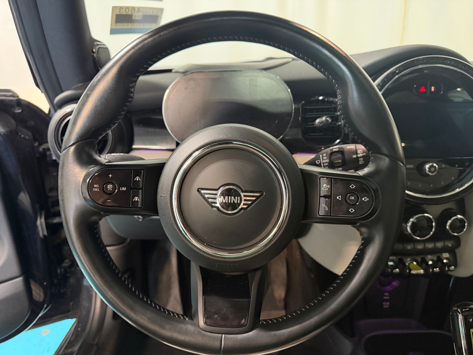 Thumbnail: 2022 MINI Cooper Hardtop - 4