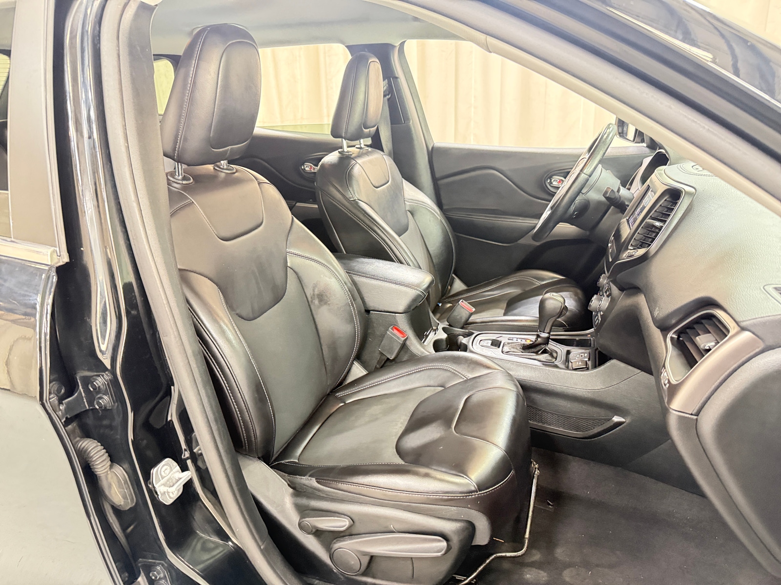 Thumbnail: 2019 Jeep Cherokee - 2