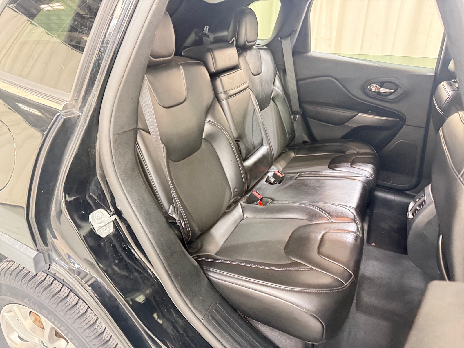Thumbnail: 2019 Jeep Cherokee - 6