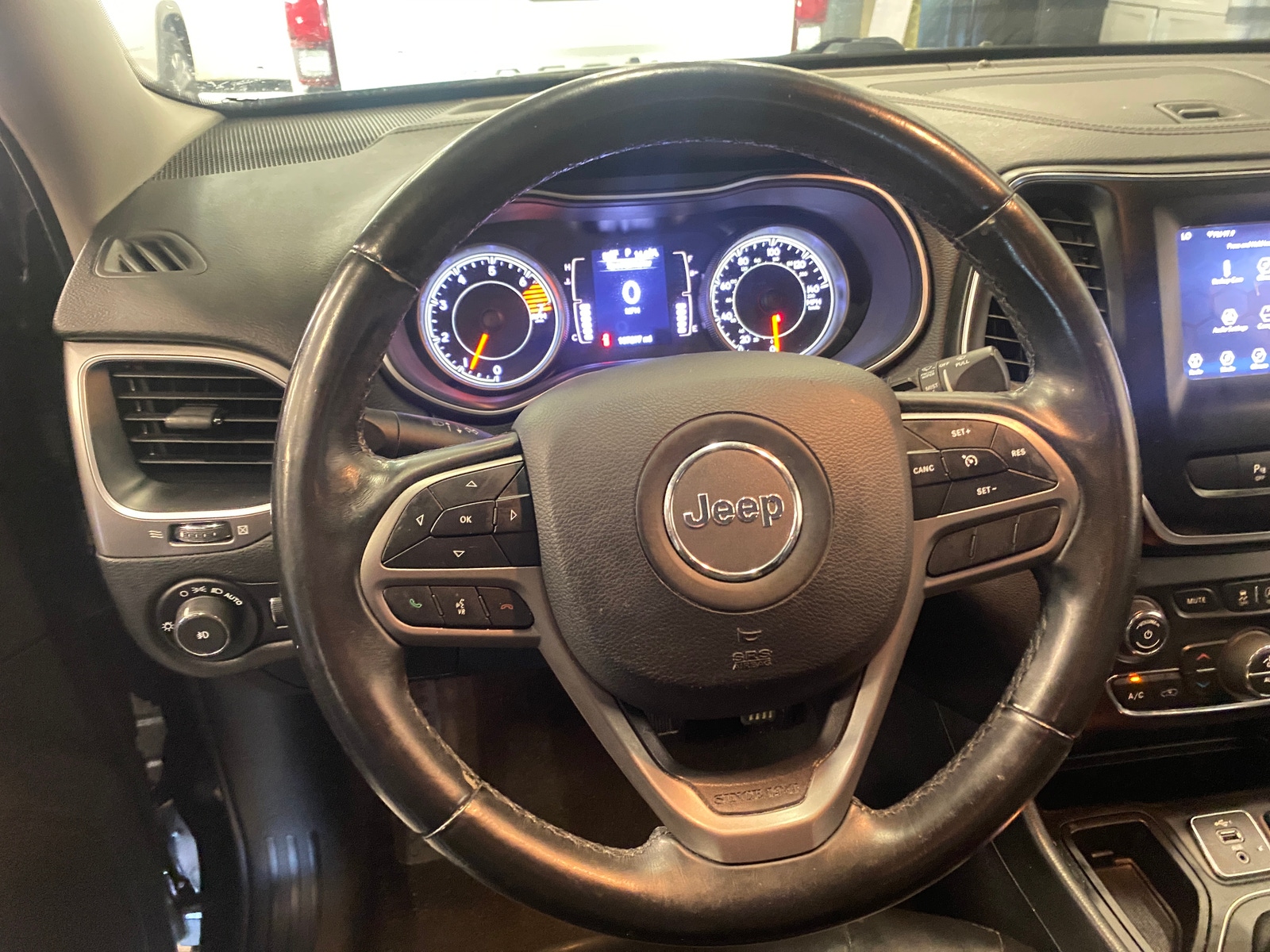 Thumbnail: 2019 Jeep Cherokee - 5
