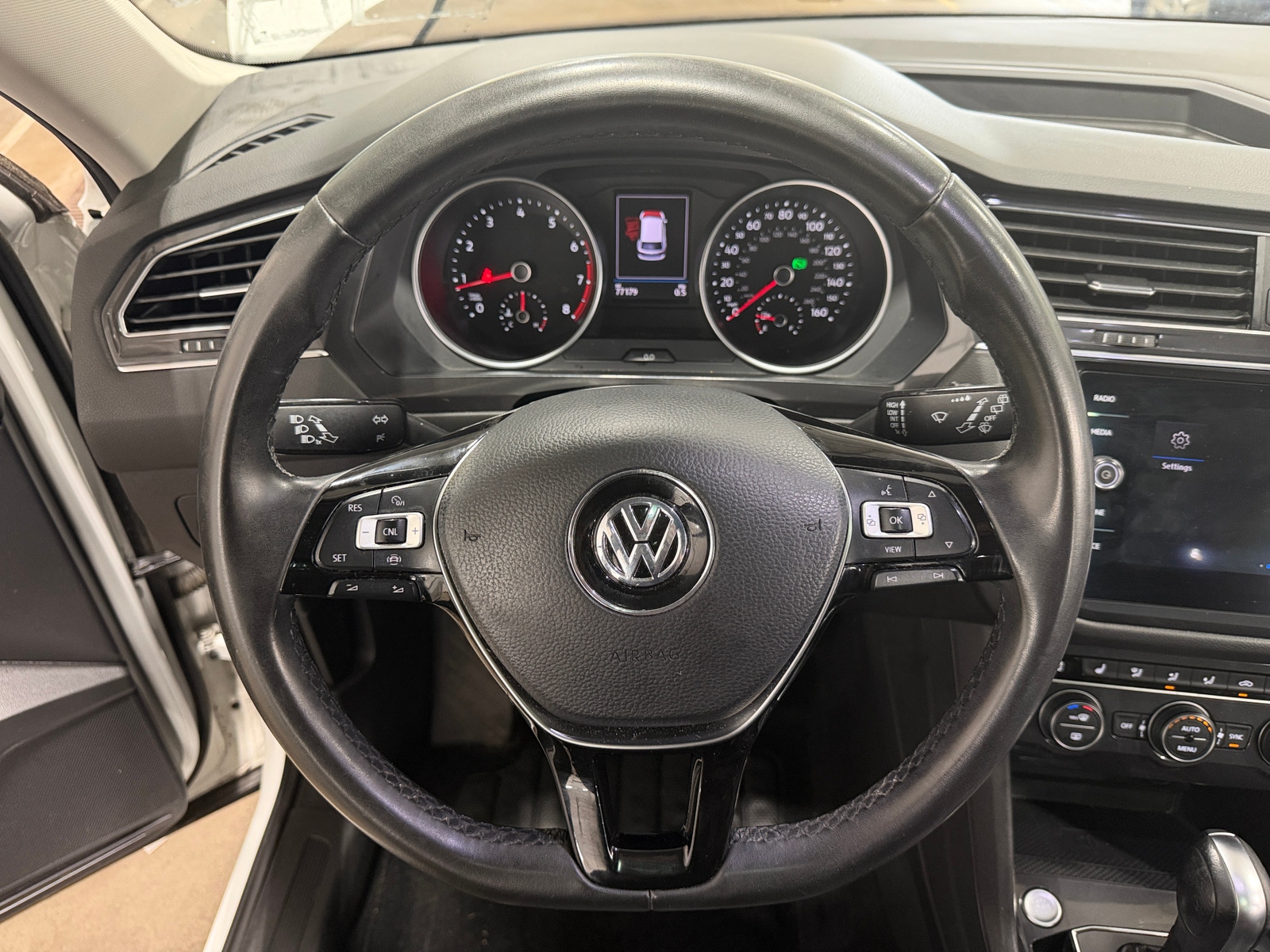 Thumbnail: 2020 Volkswagen Tiguan - 5