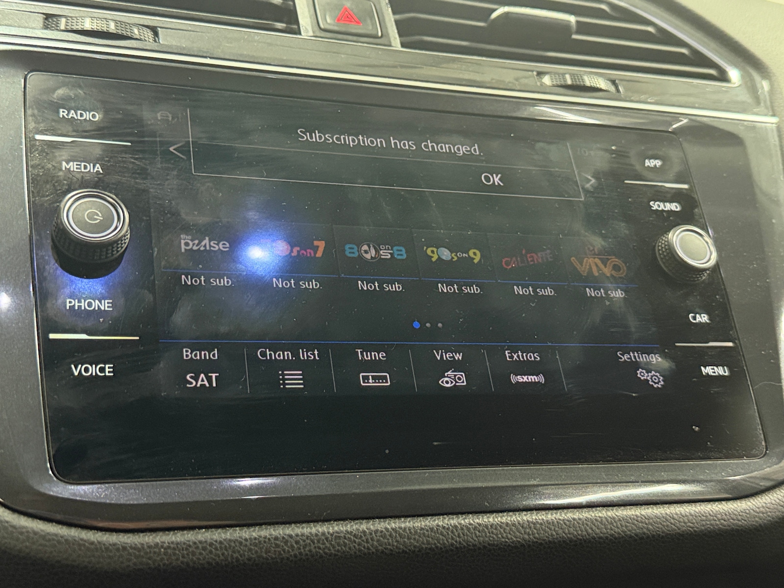 Thumbnail: 2020 Volkswagen Tiguan - 4