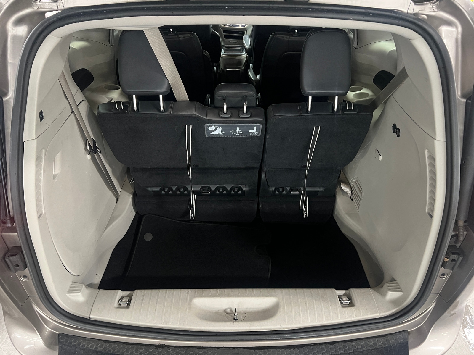Thumbnail: 2018 Chrysler Pacifica - 6