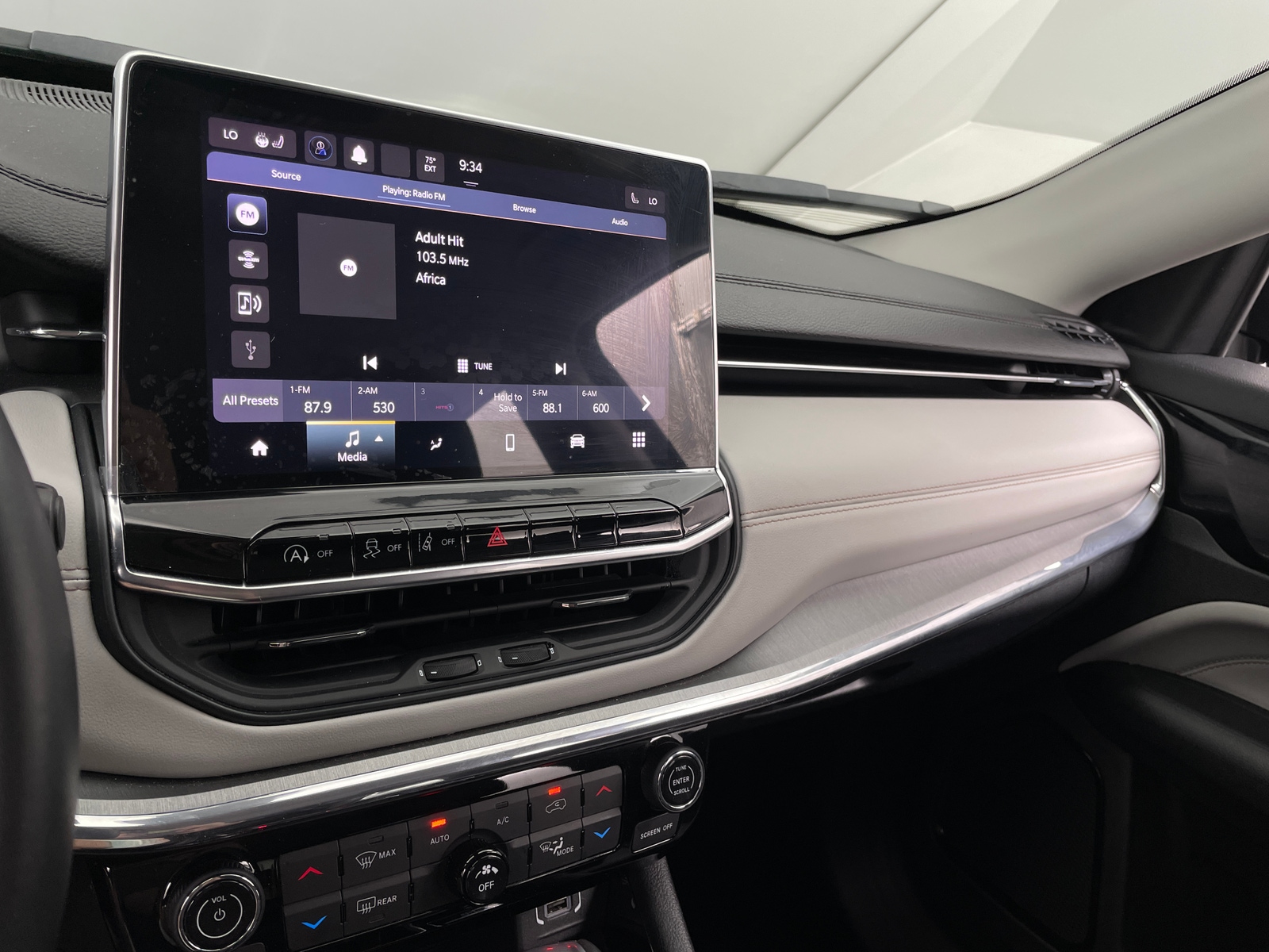 Thumbnail: 2022 Jeep Compass - 3