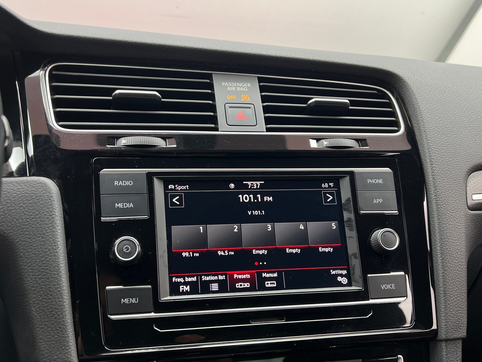 Thumbnail: 2021 Volkswagen Golf - 4