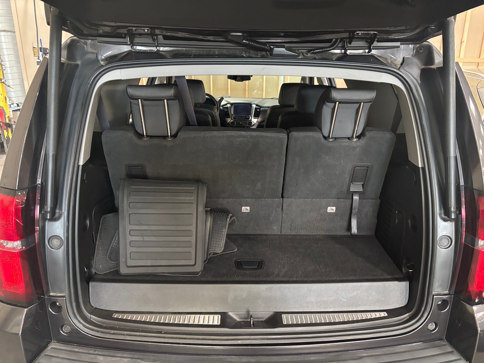 Thumbnail: 2017 Chevrolet Tahoe - 6