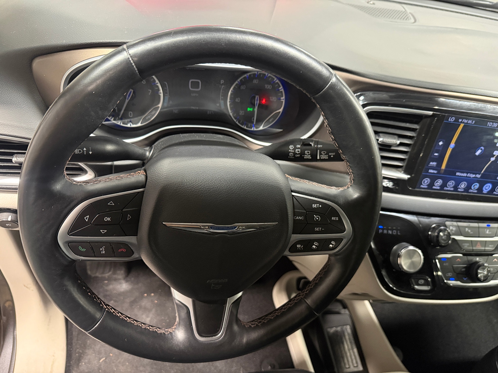 Thumbnail: 2017 Chrysler Pacifica - 4
